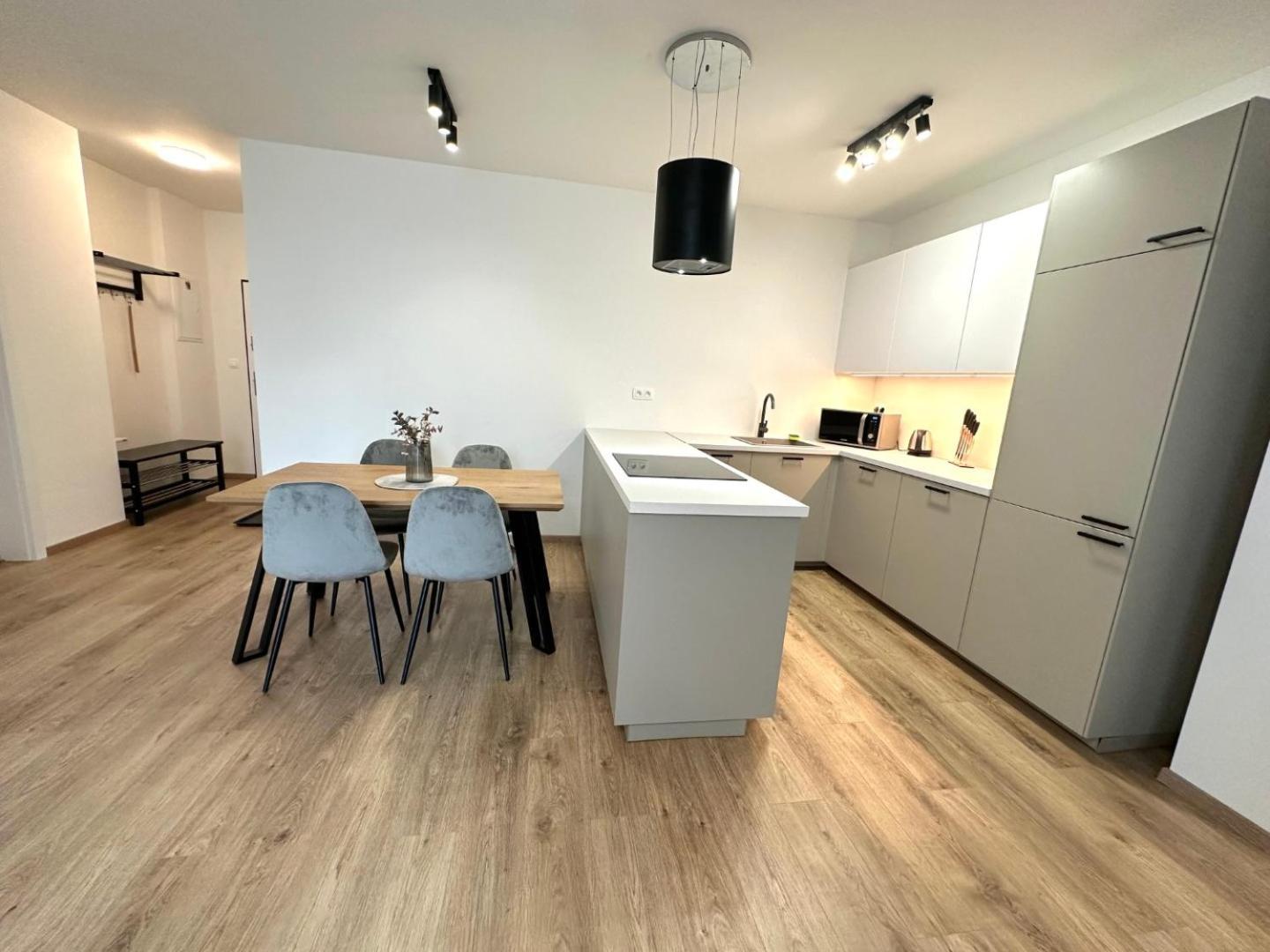 2 Room Apartment, New Building, Balcony, 208 Rovinka Zewnętrze zdjęcie
